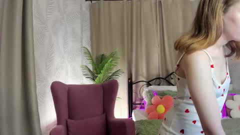 Snapshot of anniegentle chatting on 12/03/25, 12:25 anniegentle online show from 12/03/25, 12:25