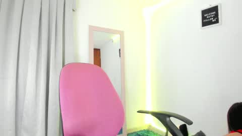Snapshot of anniegray_12 chatting on 01/11/25, 11:35 Annie online show from 01/11/25, 11:35