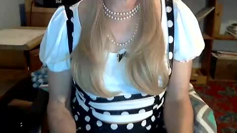 Snapshot of anniegurl chatting on 12/28/24, 01:06 anniegurl online show from 12/28/24, 01:06