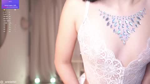 anniehillofficial_ online show from 02/25/25, 09:02