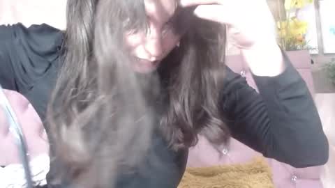 Annie online show from 10/11/25, 04:16