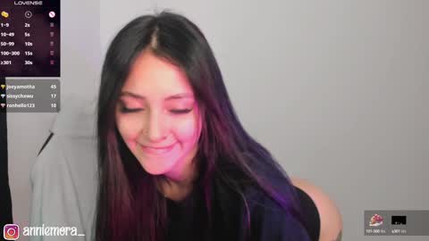 Snapshot of anniemora_ chatting on 01/15/25, 02:49 Annie online show from 01/15/25, 02:49