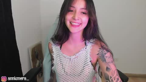 Snapshot of anniemora_ chatting on 01/24/25, 02:39 Annie online show from 01/24/25, 02:39