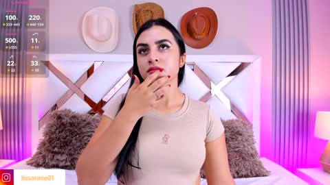 Snapshot of anniemorgan01 chatting on 01/19/25, 04:04 Annieliss online show from 01/19/25, 04:04