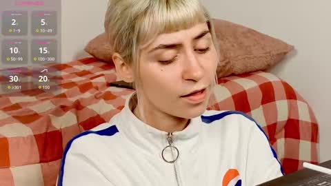 Snapshot of annietinky chatting on 09/22/25, 02:24 annietinky online show from 09/22/25, 02:24