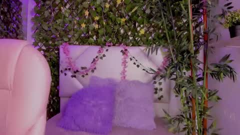 Annie Evans  online show from 11/08/25, 04:18