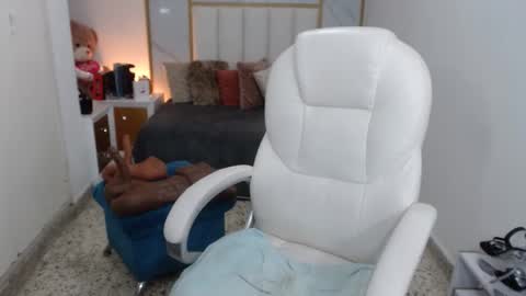 Snapshot of annita_cooper_ chatting on 01/22/25, 04:23 anna online show from 01/22/25, 04:23