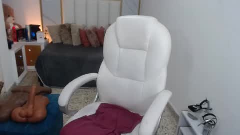 Snapshot of annita_cooper_ chatting on 02/12/25, 06:51 anna online show from 02/12/25, 06:51