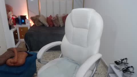 Snapshot of annita_cooper_ chatting on 02/25/25, 11:33 anna online show from 02/25/25, 11:33