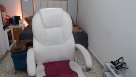 Snapshot of annita_cooper_ chatting on 03/08/25, 04:17 anna online show from 03/08/25, 04:17