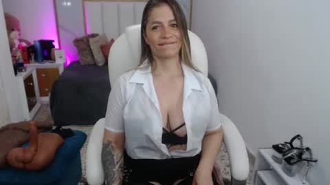 Snapshot of annita_cooper_ chatting on 03/10/25, 03:20 anna online show from 03/10/25, 03:20