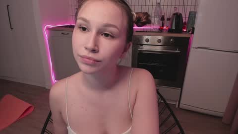 Snapshot of anny_limis chatting on 02/06/25, 09:43 Anna online show from 02/06/25, 09:43