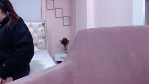 Snapshot of anny_louis chatting on 12/06/24, 08:59 ANNY LOUIS online show from 12/06/24, 08:59