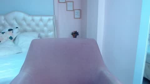 Snapshot of anny_louis chatting on 01/31/25, 02:26 ANNY LOUIS online show from 01/31/25, 02:26