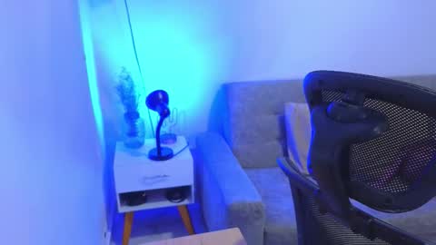 ANNY LOUIS online show from 11/18/25, 07:18