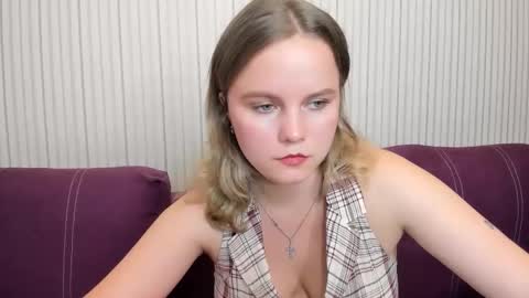 Snapshot of anny_love_you chatting on 09/29/25, 01:16 anny_love_you online show from 09/29/25, 01:16