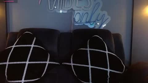 Snapshot of anny_loves chatting on 09/26/25, 05:28 anny_loves online show from 09/26/25, 05:28