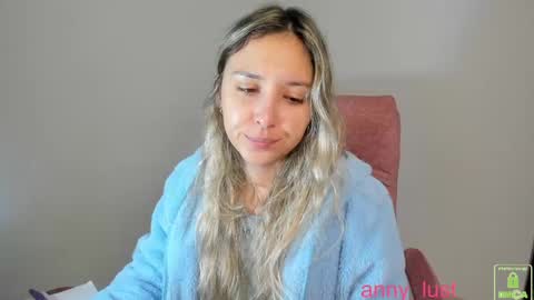 Issabela online show from 11/13/25, 12:15