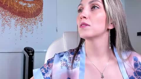 Anny online show from 02/11/25, 04:02