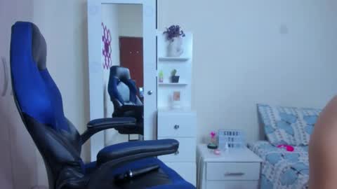 Snapshot of anny_vittar chatting on 11/07/25, 04:12 Valeria online show from 11/07/25, 04:12