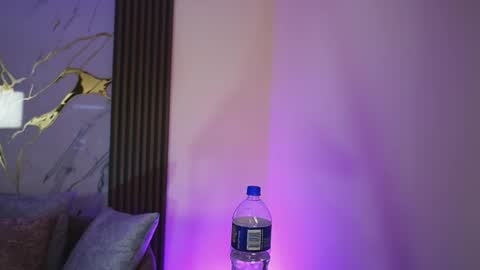 Ana online show from 09/18/25, 12:07