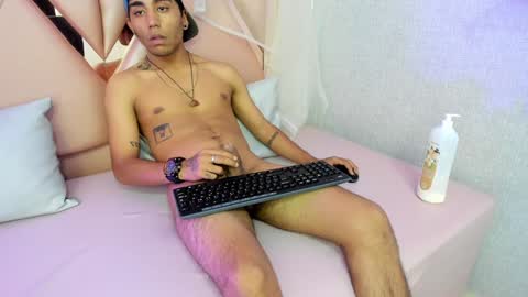 Snapshot of annyeli_bigtits chatting on 01/25/25, 04:02 annyeli_bigtits online show from 01/25/25, 04:02