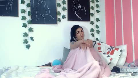 Snapshot of annyevans_ chatting on 11/22/25, 03:11 online show from 11/22/25, 03:11