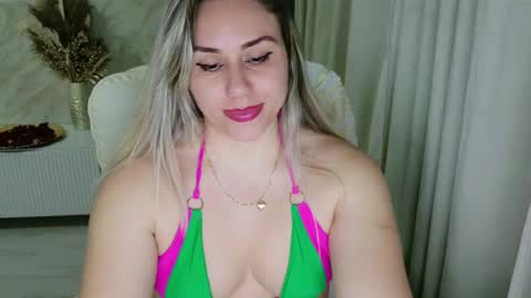 Snapshot of annyloveyou chatting on 02/15/25, 10:10 Annyfit4you online show from 02/15/25, 10:10