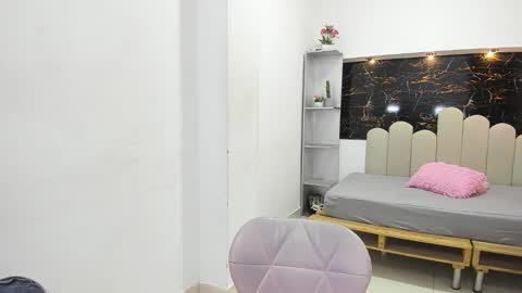 Snapshot of annyrosee chatting on 10/15/25, 07:58 Anny online show from 10/15/25, 07:58