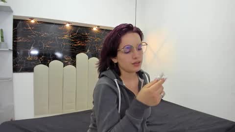 Snapshot of annyrosee chatting on 10/21/25, 01:39 Anny online show from 10/21/25, 01:39