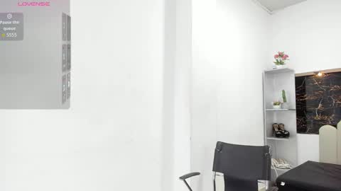 Snapshot of annyrosee chatting on 10/30/25, 07:36 Anny online show from 10/30/25, 07:36