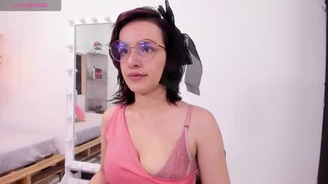 Snapshot of annyrosee chatting on 11/15/25, 04:36 Anny online show from 11/15/25, 04:36