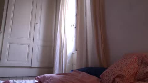Snapshot of ant1rooxo chatting on 10/19/25, 03:01 anton online show from 10/19/25, 03:01