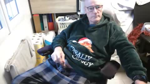 Snapshot of antares590 chatting on 11/15/25, 03:52 antares590 online show from 11/15/25, 03:52