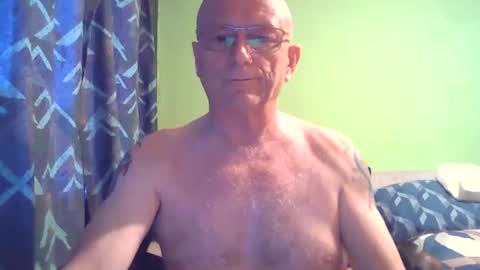 Snapshot of antmatt2025 chatting on 10/31/25, 04:52 antmatt2025 online show from 10/31/25, 04:52