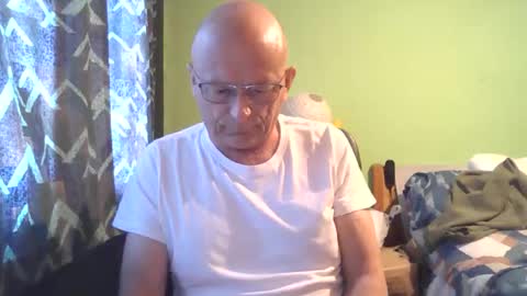 Snapshot of antmatt2025 chatting on 11/17/25, 02:12 antmatt2025 online show from 11/17/25, 02:12