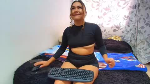 ANTONELLA WILLIAM  INDEPENDIENTE online show from 01/17/25, 03:00