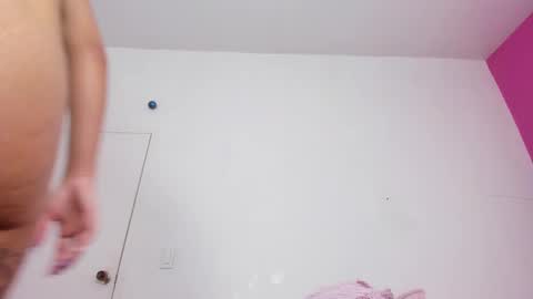 Snapshot of antonella_bonnet_ chatting on 02/14/25, 01:23 ANTONELLA online show from 02/14/25, 01:23