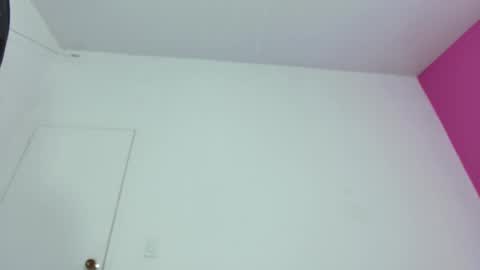 Snapshot of antonella_bonnet_ chatting on 02/25/25, 01:41 ANTONELLA online show from 02/25/25, 01:41