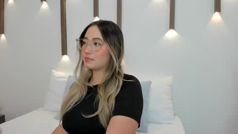 Snapshot of antonella_cutie_ chatting on 01/24/25, 12:10 A N T O N E L L A online show from 01/24/25, 12:10