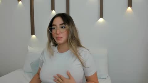 Snapshot of antonella_cutie_ chatting on 01/25/25, 03:09 A N T O N E L L A online show from 01/25/25, 03:09