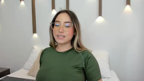 Snapshot of antonella_cutie_ chatting on 01/31/25, 06:14 A N T O N E L L A online show from 01/31/25, 06:14