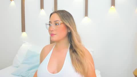 Snapshot of antonella_cutie_ chatting on 02/20/25, 03:19 A N T O N E L L A online show from 02/20/25, 03:19