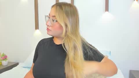 Snapshot of antonella_cutie_ chatting on 09/10/25, 12:38 A N T O N E L L A online show from 09/10/25, 12:38