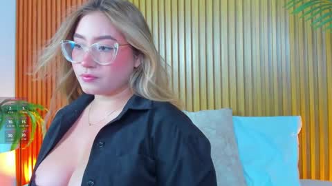 Snapshot of antonella_cutie_ chatting on 09/22/25, 12:29 A N T O N E L L A online show from 09/22/25, 12:29