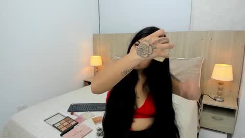 Snapshot of antonella_hidalgo chatting on 10/24/25, 11:28 Antonella online show from 10/24/25, 11:28