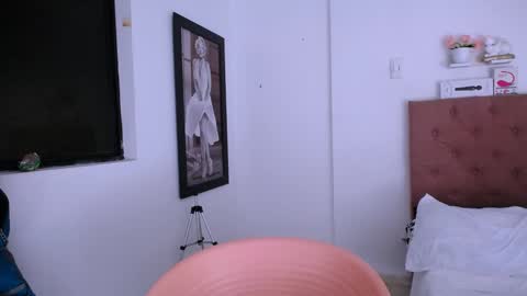 Snapshot of antonella_mcry chatting on 01/08/25, 02:57 antonella online show from 01/08/25, 02:57