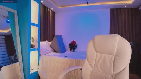 Antonella online show from 10/21/25, 03:29