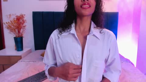 Snapshot of antonellahall_ chatting on 12/10/24, 12:05 AntonellaHall online show from 12/10/24, 12:05