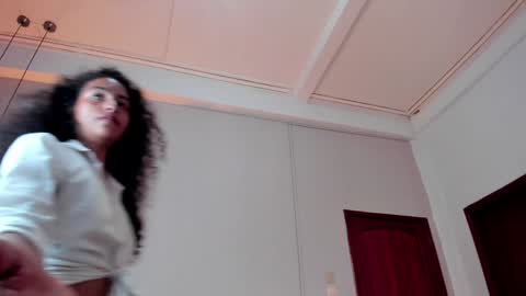 Snapshot of antonellahall_ chatting on 01/08/25, 06:31 AntonellaHall online show from 01/08/25, 06:31